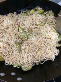 阿瓜吃炒面,一场味蕾的冒险之旅