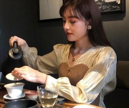 女吃瓜男喝茶,揭秘现代男女休闲生活新风尚